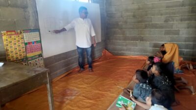 Hari Pendidikan di Polosok: Kisah Sarah Raja dan Asa Anak-anak Terlupakan