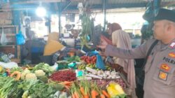 Polsek Syamtalira Bayu Patroli di Pasar Keude Bayu, Antisipasi Aksi Kriminalitas dan Pantau Harga Sembako