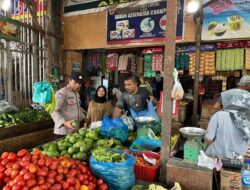 Cegah Aksi Kriminalitas, Polisi Lakukan Pengecekan Harga Sembako di Pasar Inpres Lhokseumawe