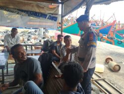 Pol Airud Polres Lhokseumawe Jalin Silaturahmi dengan Nelayan di PPI Pusong Lama