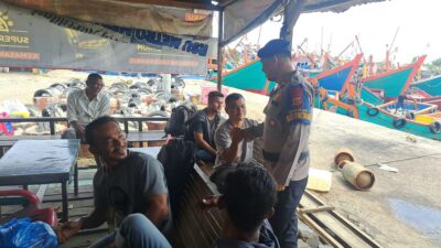 Pol Airud Polres Lhokseumawe Jalin Silaturahmi dengan Nelayan di PPI Pusong Lama