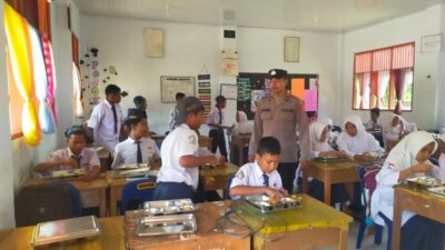 Polisi Kawal Pendistribusian Makan Bergizi Gratis untuk Sekolah di Muara Satu
