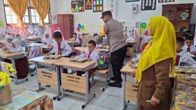 Polsek Muara Dua Monitoring Pembagian 7.441 Paket Makan Bergizi Gratis untuk Siswa dan Kelompok B3