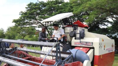 Wali Kota Lhokseumawe Serahkan Bantuan Alsintan untuk Dorong Pertanian Modern