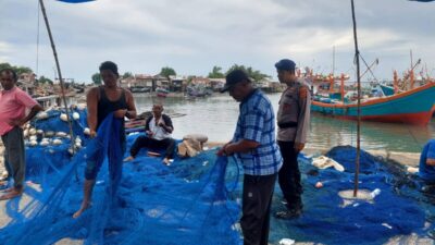 Sat Polairud Polres Lhokseumawe Sapa Nelayan PPI Pusong Lama, Ajak Bersama Wujudkan Laut Aman dan Bersih