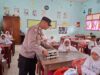 Polsek Muara Dua Monitoring Pembagian 7.480 Paket Makan Bergizi Gratis di Sekolah dan Posyandu