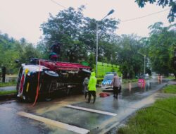 Polisi Respon Cepat Tangani Truk Terbalik di Jalur Medan–Banda Aceh, Arus Lalu Lintas Aman