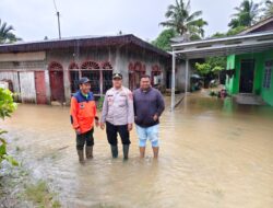 Kapolsek Blang Mangat Turun Langsung Tinjau Lokasi Banjir, Pastikan Kondisi Warga Aman