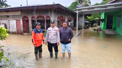 Kapolsek Blang Mangat Turun Langsung Tinjau Lokasi Banjir, Pastikan Kondisi Warga Aman