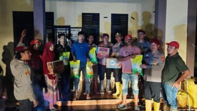 Kasat Reskrim Polres Lhokseumawe Salurkan Bantuan Kapolres untuk Warga Terdampak Banjir di Muara batu
