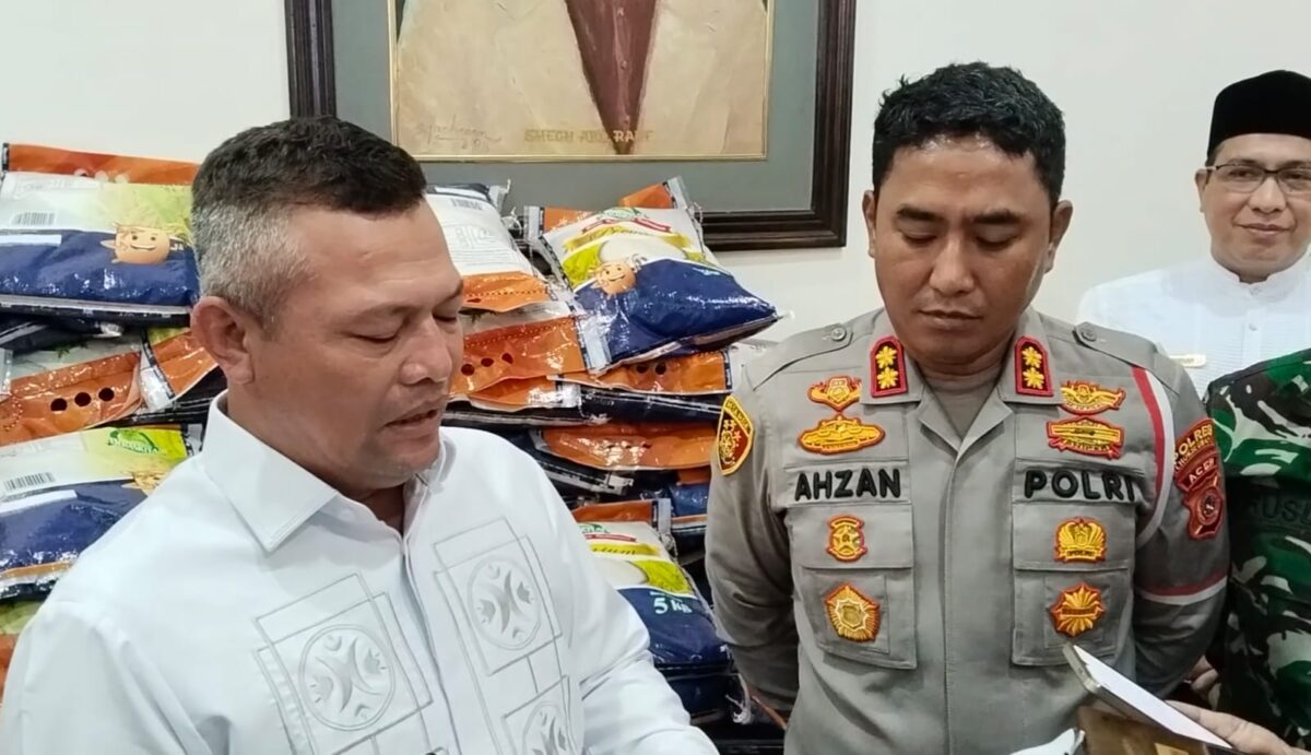 Bupati Aceh Utara, Ismail A.Jalil, didampingi Kapolres Lhokseumawe AKBP. Ahzan, menyampaikan keterangan pers, Rabu, (3/12/2025).