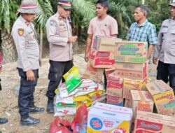 Lewat Kasat Binmas, Kapolres Lhokseumawe Kirim Bantuan untuk Warga Meurah Mulia yang Masih Terpuruk Pasca Banjir