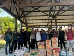 Kapolres Lhokseumawe Serahkan Bantuan Logistik ke Warga Desa Lancok Pasca Banjir