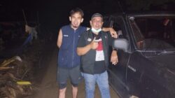 Lampu Mobil Tua di Tengah Gulita: Kisah Solidaritas untuk Wartawan Korban Banjir