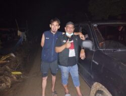 Lampu Mobil Tua di Tengah Gulita: Kisah Solidaritas untuk Wartawan Korban Banjir