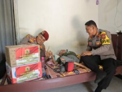 Peduli Kelompok Rentan Pasca Banjir, Kapolres Lhokseumawe Serahkan Bantuan Alumni Akpol ’91 dan BD’S Wife kepada Pemuda Disabilitas