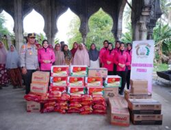 Bhayangkari Peduli : Ketua Bhayangkari Lhokseumawe Ny. Ita Ahzan Dampingi Kapolres Salurkan Bantuan untuk Korban Banjir Bandang di Lancang Barat