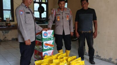 Kapolres Lhokseumawe Salurkan Bantuan Sembako untuk Warga Terdampak Banjir di Kecamatan Nisam