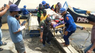 Putusnya Jembatan Kuta Blang, Tim SAR Polairud Prioritaskan Seberangkan Pasien Urgensi dan Jenazah