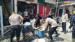 Kapolsek Dewantara Pimpin Gotong Royong Pembersihan Jalan Keude Krueng Gekueh