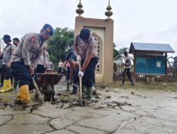 Polres Lhokseumawe dan Brimob Bersatu Pulihkan Museum Samudera Pasai Pasca Banjir