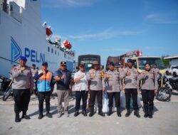 Kapal MV Egon Tiba di Pelabuhan Krueng Geukueh, Kapolres Lhokseumawe Terima Bantuan Logistik Mabes Polri