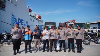 Kapal MV Egon Tiba di Pelabuhan Krueng Geukueh, Kapolres Lhokseumawe Terima Bantuan Logistik Mabes Polri