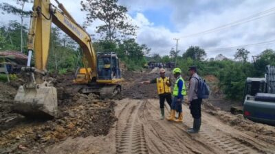 Polisi Lakukan Pengamanan Perbaikan Jalan KKA – Bener Meriah KM 32