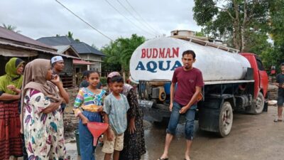 Ketua PWI Aceh Utara Upayakan Air Bersih untuk Korban Banjir