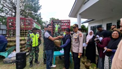 Pasca Bencana Banjir dan Longsor, Kecamatan Atu Lintang Salurkan 1.120 Tabung Gas Elpiji 