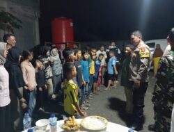 Malam Pergantian Tahun, Kapolres Lhokseumawe Sapa dan Hibur Anak-anak Korban Banjir di Pengungsian