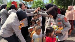 Polwan Polres Lhokseumawe Salurkan Bantuan dan Gelar Trauma Healing untuk Korban Banjir di Muara Satu