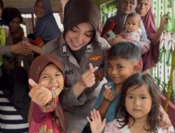 Polwan Peduli Kemanusiaan Polres Lhokseumawe Salurkan Bantuan dan Trauma Healing untuk Anak dan Guru Terdampak Banjir di Desa Pusong
