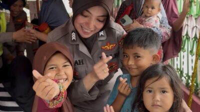 Polwan Peduli Kemanusiaan Polres Lhokseumawe Salurkan Bantuan dan Trauma Healing untuk Anak dan Guru Terdampak Banjir di Desa Pusong