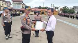 Kapolres Lhokseumawe Beri Penghargaan kepada Aipda Maulizar, Pertaruhkan Nyawa Selamatkan Warga Terjebak Banjir