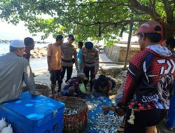 Sat Polairud Polres Lhokseumawe Laksanakan Patroli Dialogis di Pesisir Pantai Pusong Baru