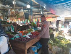 Polsek Syamtalira Bayu Lakukan Pengecekan Harga Sembako di Pasar Keude Bayu