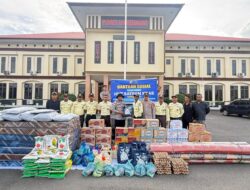 HUT Satpam ke-45, Kapolres Lhokseumawe Serahkan Bansos untuk Satpam Korban Banjir