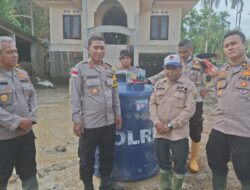 Pulihkan Sarana Ibadah Pascabanjir, Kapolres Lhokseumawe Serahkan Tandon dan Mesin Air ke Meunasah Babah Krueng