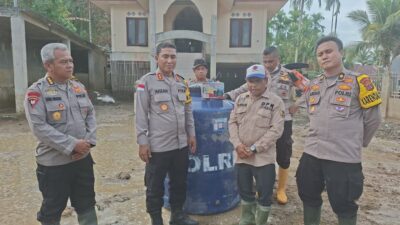 Pulihkan Sarana Ibadah Pascabanjir, Kapolres Lhokseumawe Serahkan Tandon dan Mesin Air ke Meunasah Babah Krueng