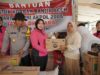 Kapolres Lhokseumawe dan Ketua Bhayangkari Serahkan Bantuan Alumni Akpol 2005 di Desa Ulee Blang Nisam