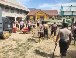 Polres Lhokseumawe Lanjutkan Gotong Royong Pemulihan Pascabanjir di Desa Lagang
