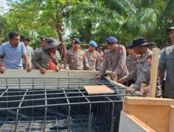 Tim Asistensi Polri Tinjau dan Perkuat Pembangunan Jembatan Bailey di Sawang Pasca Banjir Bandang
