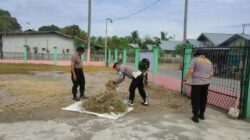 Sambut Ramadhan 1447 H, TNI-Polri dan Warga Rancong Baro Gotong Royong Bersihkan Meunasah