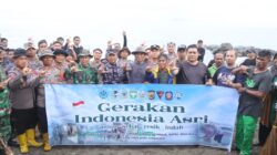 Polres Lhokseumawe Bersama TNI dan Pemda Setempat Bersihkan 1 Km Pantai Ujung Blang Dukung Gerakan Nasional ASRI