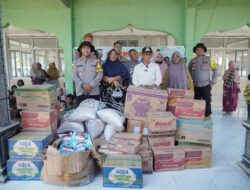 Di Momentum Ramadan, Kapolres Lhokseumawe Bersama Mahasiswa STIK-PTIK Salurkan Bantuan Kapolri untuk Pengungsi Banjir Bluka Tebai