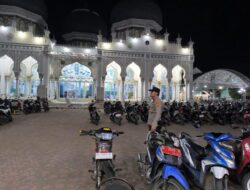 Personel Polsek Dewantara Siaga di Masjid Besar Bujang Salim, Pastikan Tarawih Berlangsung Aman