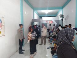 Polsek Muara Satu Amankan Penyaluran Dana Stimulan Korban Banjir di Batuphat Timur, Proses Berjalan Tertib dan Kondusif