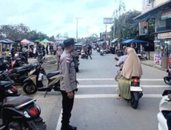 Ramai Pemburu Takjil, Polsek Syamtalira Bayu Turun Atur Arus Lalu Lintas