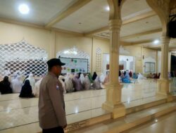Polsek Syamtalira Bayu Amankan Shalat Isya dan Tarawih di Masjid Syuhada Mideun